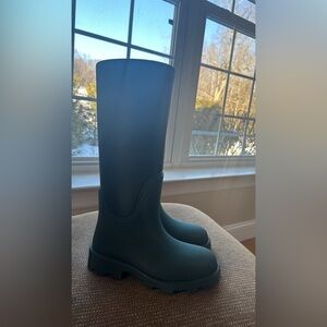 Brand new Burberry size 36 Tall rain Boots in Dark Green